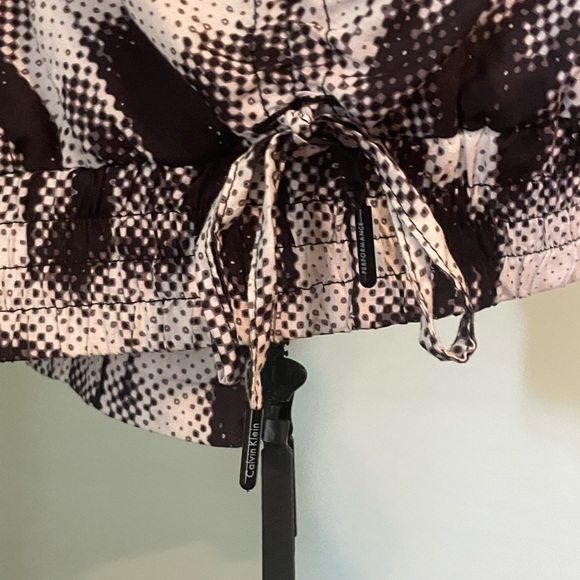 2/15 Calvin Klein Performance Ladies Jacket - Picture 4 of 4